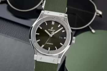 HUBLOT クラシック フュージョン チタニウム グリーン 511.NX.8970.RX メンズ